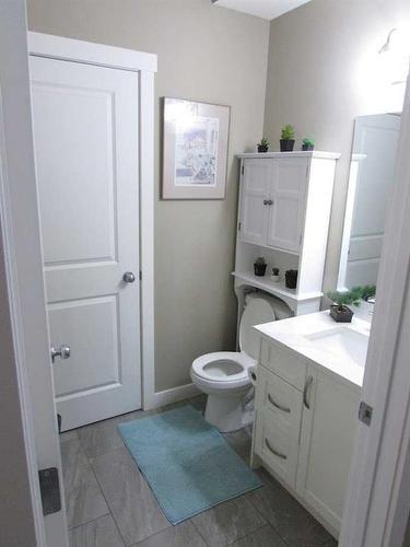 135 4 Avenue Se, High River, AB - Indoor Photo Showing Bathroom