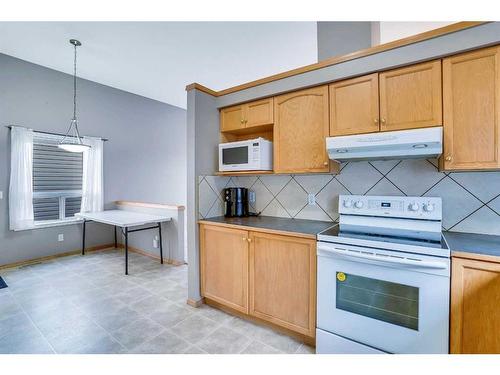 238 Martinvalley Crescent Ne, Calgary, AB - Indoor Photo Showing Kitchen