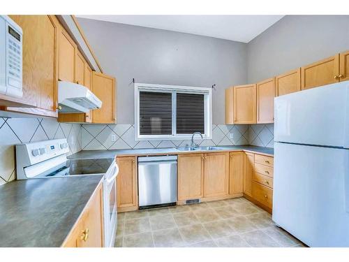 238 Martinvalley Crescent Ne, Calgary, AB - Indoor Photo Showing Kitchen