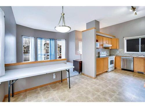 238 Martinvalley Crescent Ne, Calgary, AB - Indoor Photo Showing Kitchen