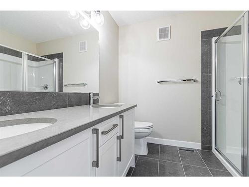 460 Sora Boulevard Se, Calgary, AB - Indoor Photo Showing Bathroom