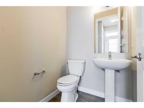 460 Sora Boulevard Se, Calgary, AB - Indoor Photo Showing Bathroom