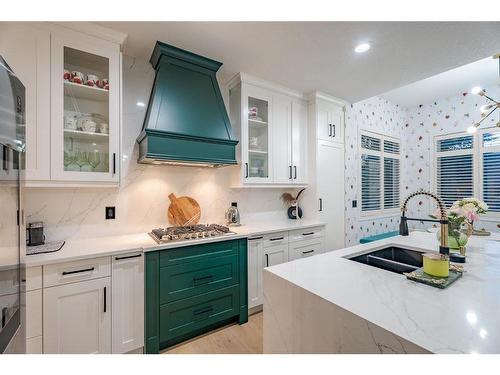 254 Discovery Ridge Way Sw, Calgary, AB - Indoor Photo Showing Kitchen With Double Sink With Upgraded Kitchen