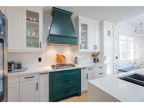 254 Discovery Ridge Way Sw, Calgary, AB - Indoor Photo Showing Kitchen With Double Sink With Upgraded Kitchen