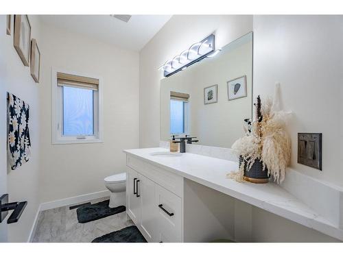 254 Discovery Ridge Way Sw, Calgary, AB - Indoor Photo Showing Bathroom