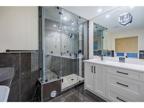 254 Discovery Ridge Way Sw, Calgary, AB - Indoor Photo Showing Bathroom