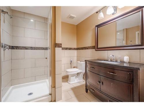 254 Discovery Ridge Way Sw, Calgary, AB - Indoor Photo Showing Bathroom