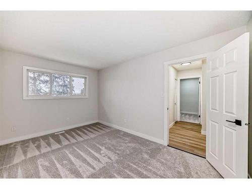 32-4531 7 Avenue Se, Calgary, AB - Indoor Photo Showing Other Room