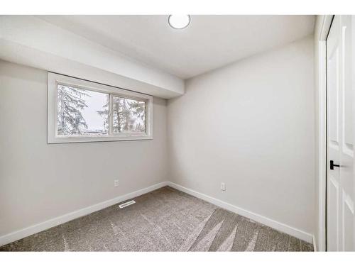 32-4531 7 Avenue Se, Calgary, AB - Indoor Photo Showing Other Room