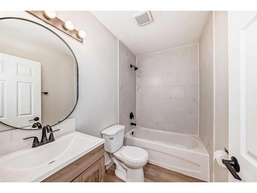 32-4531 7 Avenue Se, Calgary, AB - Indoor Photo Showing Bathroom