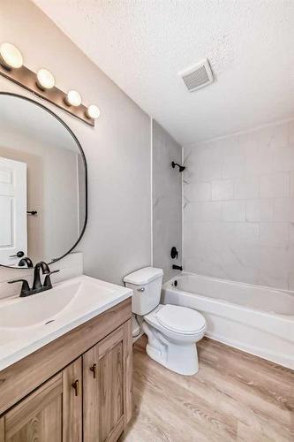 32-4531 7 Avenue Se, Calgary, AB - Indoor Photo Showing Bathroom