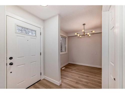 32-4531 7 Avenue Se, Calgary, AB - Indoor Photo Showing Other Room