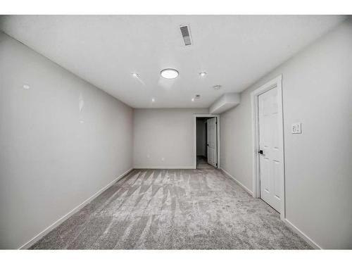 32-4531 7 Avenue Se, Calgary, AB - Indoor Photo Showing Other Room