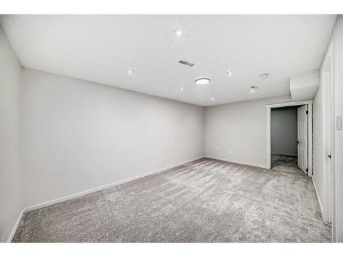 32-4531 7 Avenue Se, Calgary, AB - Indoor