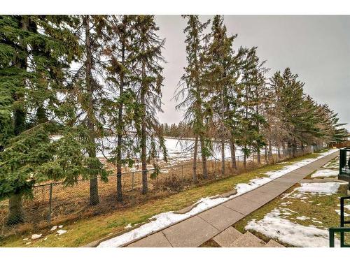 32-4531 7 Avenue Se, Calgary, AB - Outdoor