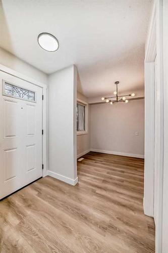 32-4531 7 Avenue Se, Calgary, AB - Indoor Photo Showing Other Room