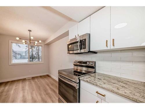 32-4531 7 Avenue Se, Calgary, AB - Indoor Photo Showing Kitchen