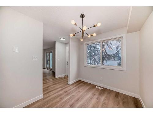 32-4531 7 Avenue Se, Calgary, AB - Indoor Photo Showing Other Room