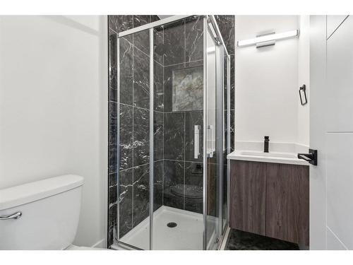 3006 15 Avenue Sw, Calgary, AB - Indoor Photo Showing Bathroom