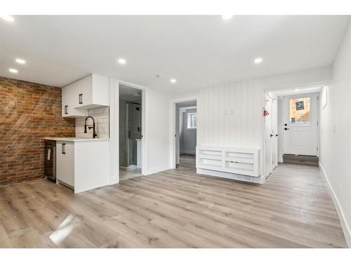 3006 15 Avenue Sw, Calgary, AB - Indoor Photo Showing Kitchen