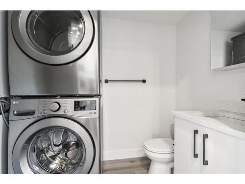 3006 15 Avenue Sw, Calgary, AB - Indoor Photo Showing Laundry Room