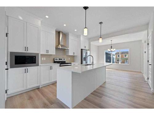 718 Bayview Hill Sw, Airdrie, AB - Indoor Photo Showing Kitchen With Upgraded Kitchen