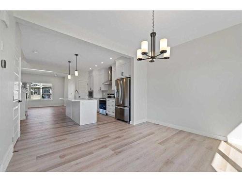 718 Bayview Hill Sw, Airdrie, AB - Indoor Photo Showing Kitchen