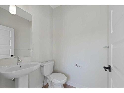 718 Bayview Hill Sw, Airdrie, AB - Indoor Photo Showing Bathroom