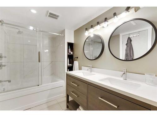 1918 17 Avenue Sw, Calgary, AB - Indoor Photo Showing Bathroom