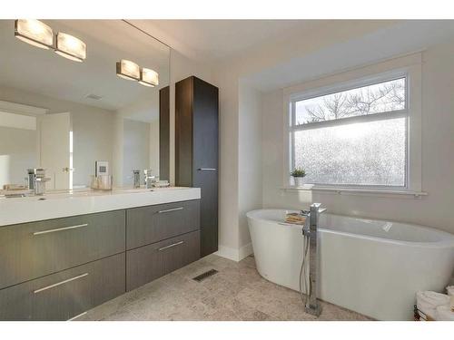 3714 8 Avenue Nw, Calgary, AB - Indoor Photo Showing Bathroom