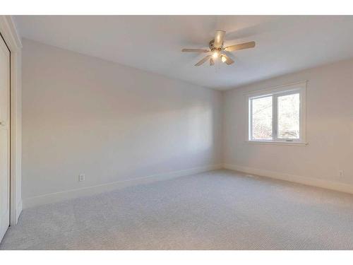 3714 8 Avenue Nw, Calgary, AB - Indoor Photo Showing Other Room