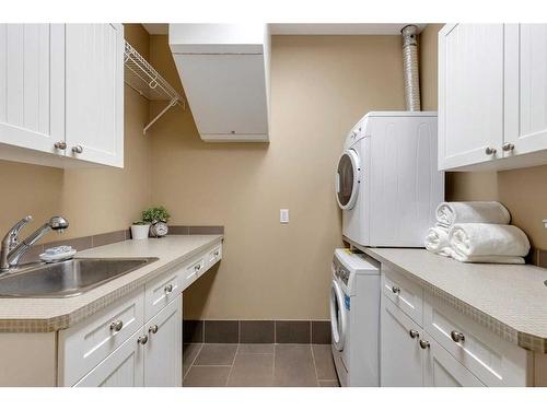 3714 8 Avenue Nw, Calgary, AB - Indoor Photo Showing Laundry Room