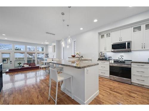 917 19 Avenue Nw, Calgary, AB - Indoor Photo Showing Kitchen With Upgraded Kitchen