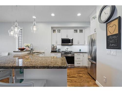 917 19 Avenue Nw, Calgary, AB - Indoor Photo Showing Kitchen With Upgraded Kitchen