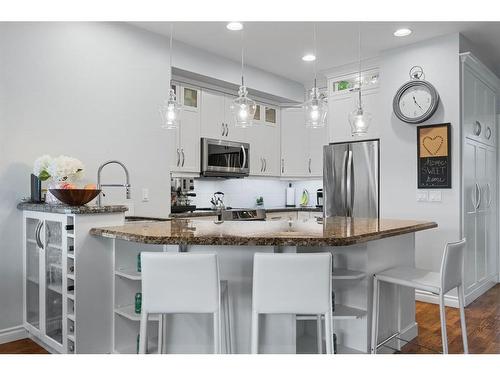 917 19 Avenue Nw, Calgary, AB - Indoor Photo Showing Kitchen With Upgraded Kitchen