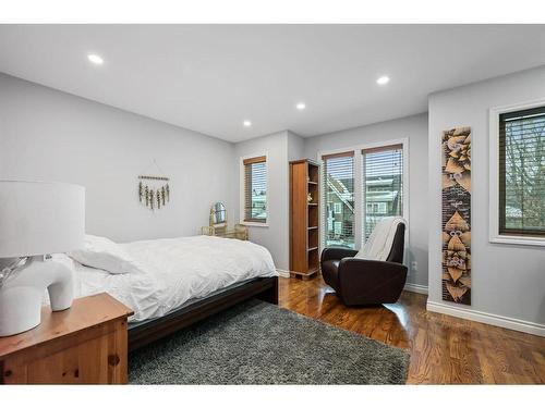 917 19 Avenue Nw, Calgary, AB - Indoor Photo Showing Bedroom