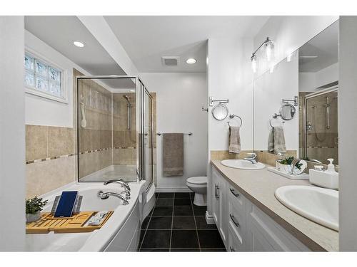 917 19 Avenue Nw, Calgary, AB - Indoor Photo Showing Bathroom