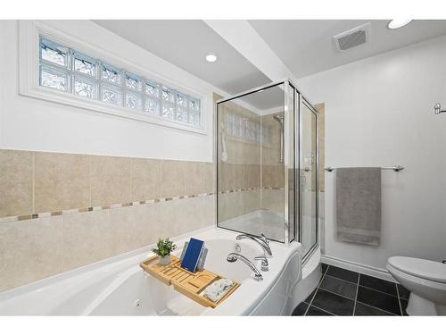 917 19 Avenue Nw, Calgary, AB - Indoor Photo Showing Bathroom