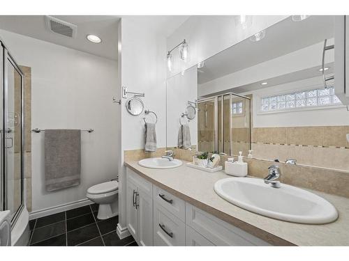 917 19 Avenue Nw, Calgary, AB - Indoor Photo Showing Bathroom