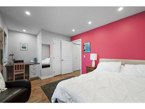 917 19 Avenue Nw, Calgary, AB - Indoor Photo Showing Bedroom