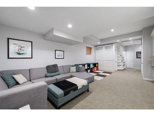 917 19 Avenue Nw, Calgary, AB - Indoor Photo Showing Living Room