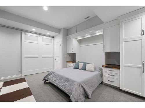 917 19 Avenue Nw, Calgary, AB - Indoor Photo Showing Bedroom