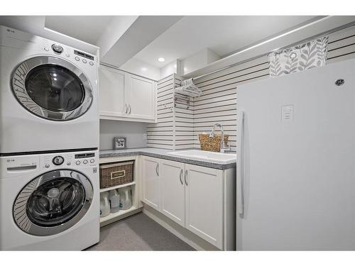 917 19 Avenue Nw, Calgary, AB - Indoor Photo Showing Laundry Room