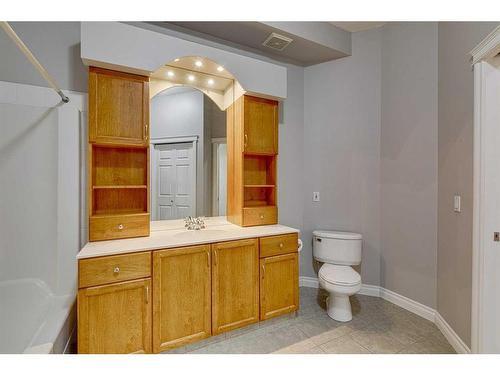 1407-24 Hemlock Crescent Sw, Calgary, AB - Indoor Photo Showing Bathroom