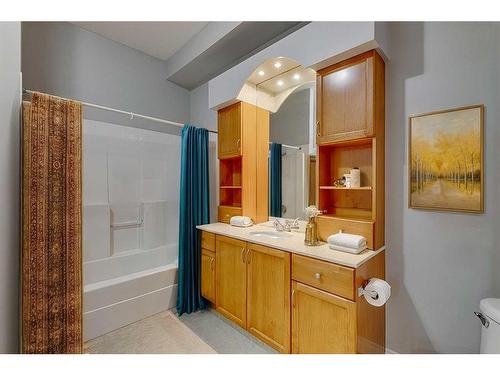 1407-24 Hemlock Crescent Sw, Calgary, AB - Indoor Photo Showing Bathroom