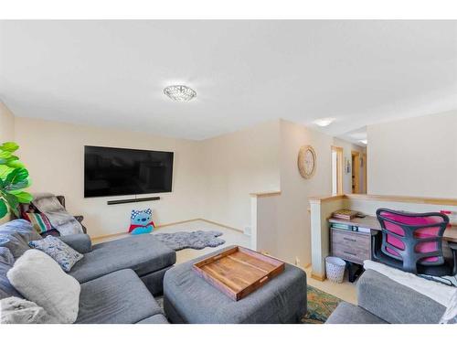 209 Tuscany Ravine Road Nw, Calgary, AB - Indoor Photo Showing Living Room