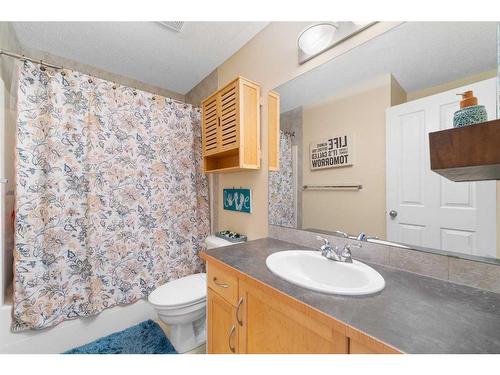 209 Tuscany Ravine Road Nw, Calgary, AB - Indoor Photo Showing Bathroom