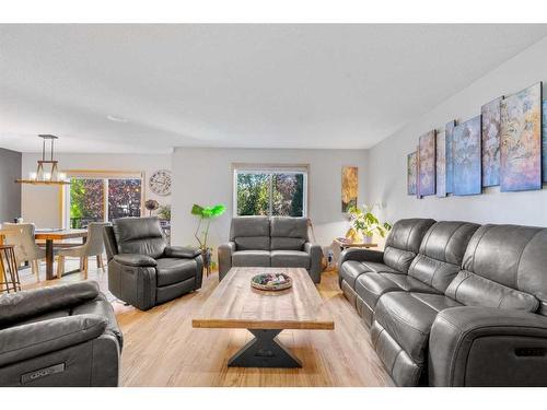 209 Tuscany Ravine Road Nw, Calgary, AB - Indoor Photo Showing Living Room