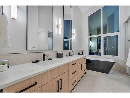 4807 Claret Street Nw, Calgary, AB - Indoor Photo Showing Bathroom