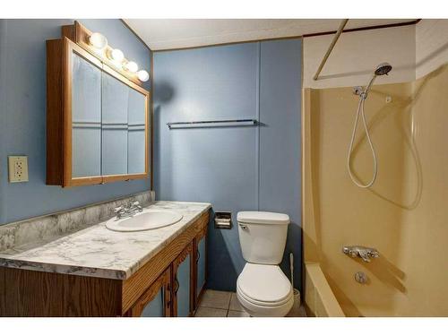 806 Bayview Road, Strathmore, AB - Indoor Photo Showing Bathroom